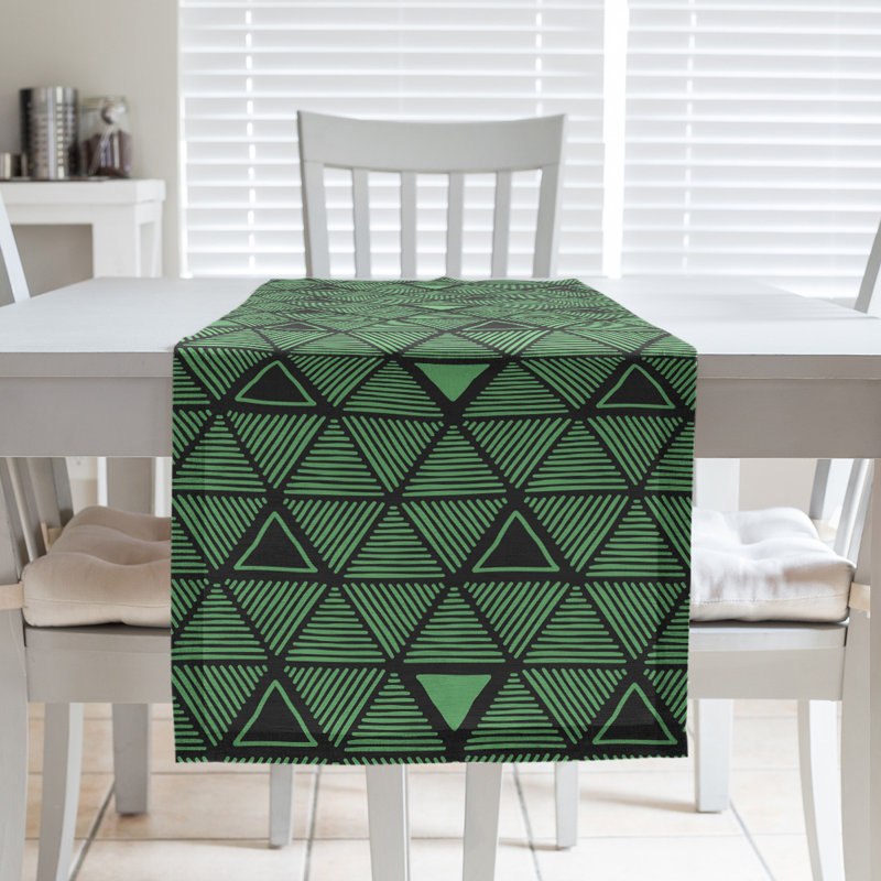 Chemin de table à triangles dessinés à la main Classic, 16 po x 90 po, Vert foncé / Noir
