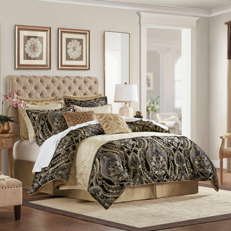 4 PCS Queen Comforter Set, Queen Comforter + 3 of Additional Pieces Included