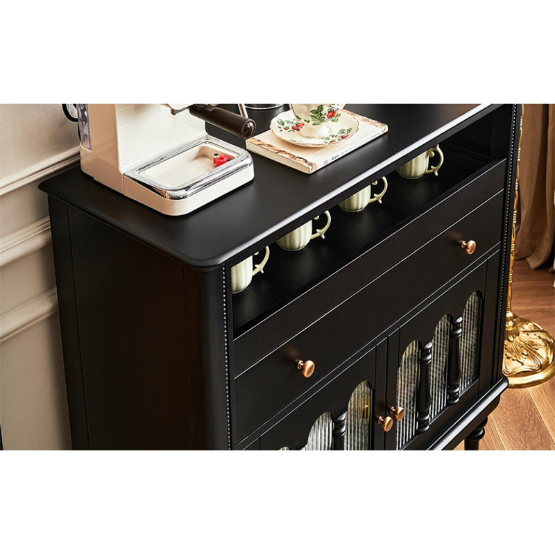 Vitrine murale noire de style antique