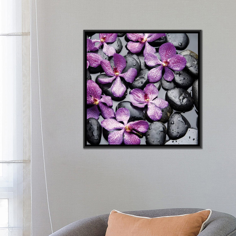 «Zen Pebbles II», reproduction de photo sur toile, H 26 po x l 26 po x P 1,5 po, Toile avec cadre noir, Pas de tapis