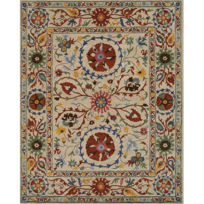 Tapis oriental ivoire en laine touffeté à la main de style élégant et intemporel pour ajouter sophistication et confort à votre décor de salon, de chambre à coucher, de bureau ou de maison