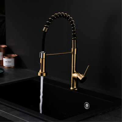 Robinet de cuisine contemporain doré avec segment rétractable, levier à poignée simple, rotation sur 360 °, bec arqué haut, robinet en céramique, unité commerciale en laiton