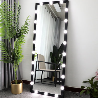 Miroir de chambre design avec éclairage intégré : 3 modes de couleur, 63 x 24 pouces, noir, fixation murale, commande tactile, boîtier en aluminium. Couleurs offertes : pour garde-robe, montage mural, commande tactile.