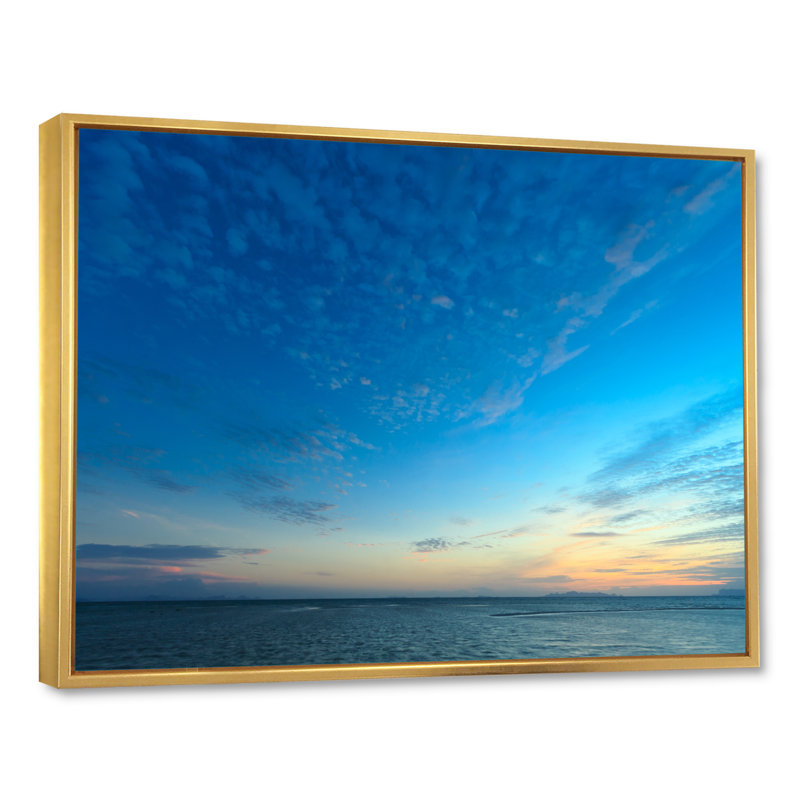 «Dramatic Tropical Sunset Sky III», peinture sur toile, H 24 po x l 36 po x P 1 po, Cadre flottant doré