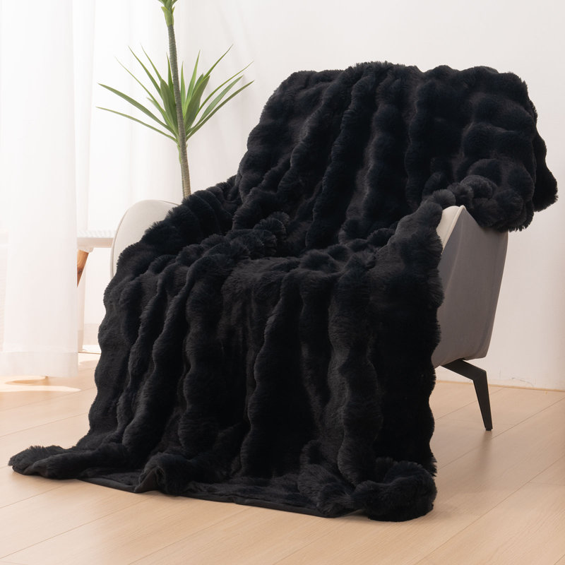 Cozy and Comfortable Faux Fur Blanket A soft, plush blanket perfect for sofas, featuring a fluffy, thick, and plush texture. Ideal for sofas, bedrooms, and living rooms.