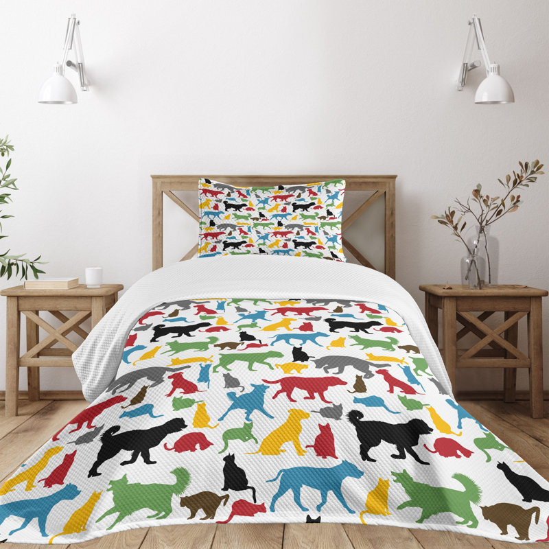 Colorful Cats and Dogs Twin Bedspread Set in White Polyester