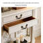 Console d'entrée incurvée de style antique avec tiroirs crème-741576893
