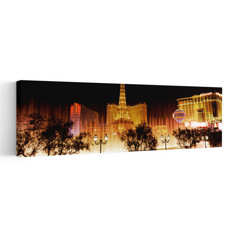 Hôtel dans une ville éclairée la nuit, The Strip, Las Vegas, Nevada, États-Unis, architecture moderne abstraite, art mural