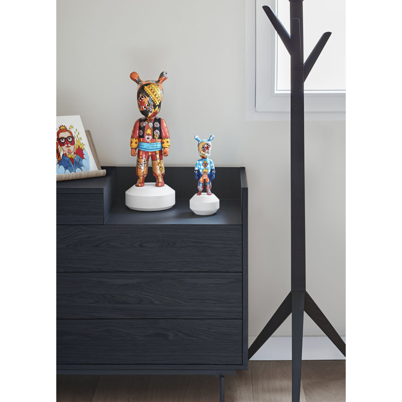 Figurine the guest de ricardo cavolo