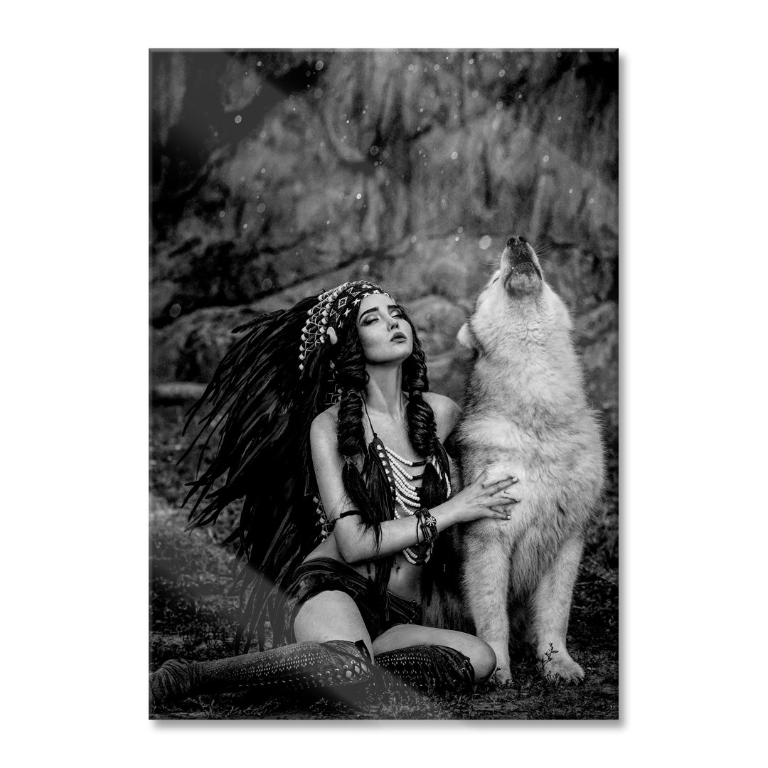 Glasbild Indianische Frau und heulender Wolfshund, Monochrome