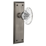 New York Plate with Oval Fluted Crystal Door Knob