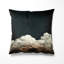 Coussin décoratif minimaliste à motif de nuages ​​- Coussin imprimé de nuages ​​moelleux dans le ciel-135800137