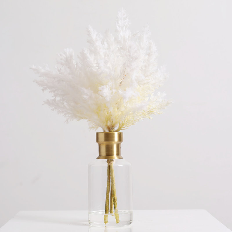 Arrangement floral dans un vase, H 13 po x l 9 po x P 9 po