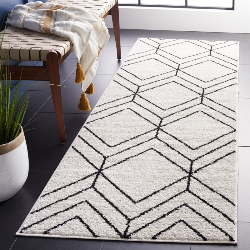 Cargian Geometric Light Gray/Black Area Rug, Runner 2'6" x 6'