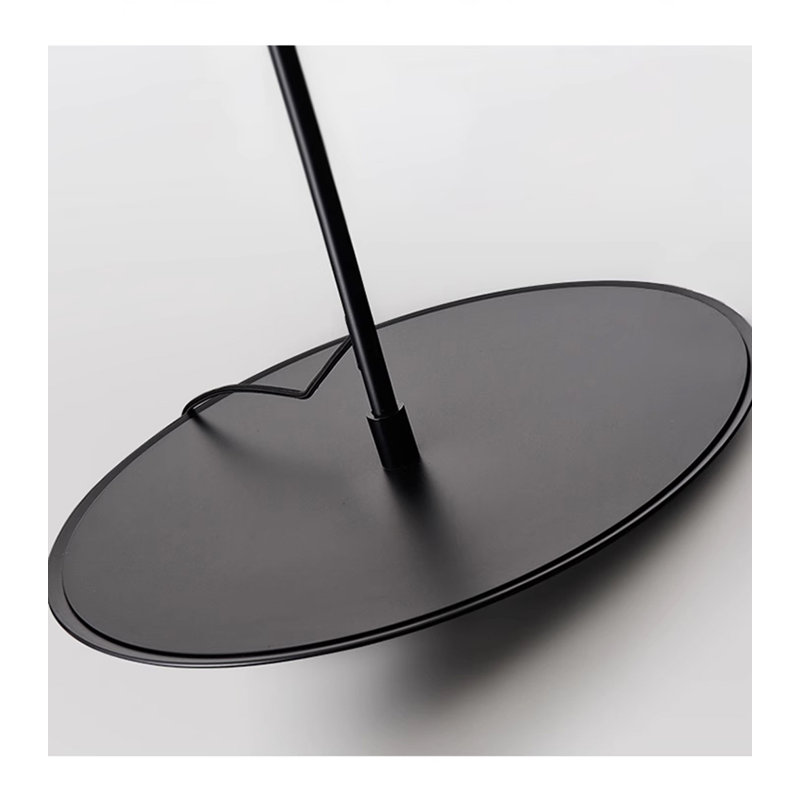 Luminaire de plancher diagonal avec abat-jour noir