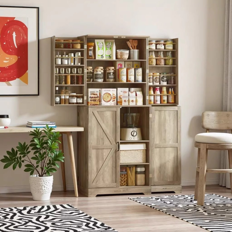 Grand garde-manger de style campagnard de 72 po avec portes de grange, armoire de rangement en bois délavé gris avec tablettes réglables et 8 supports de porte pour la cuisine et l'organisation de la salle à manger
