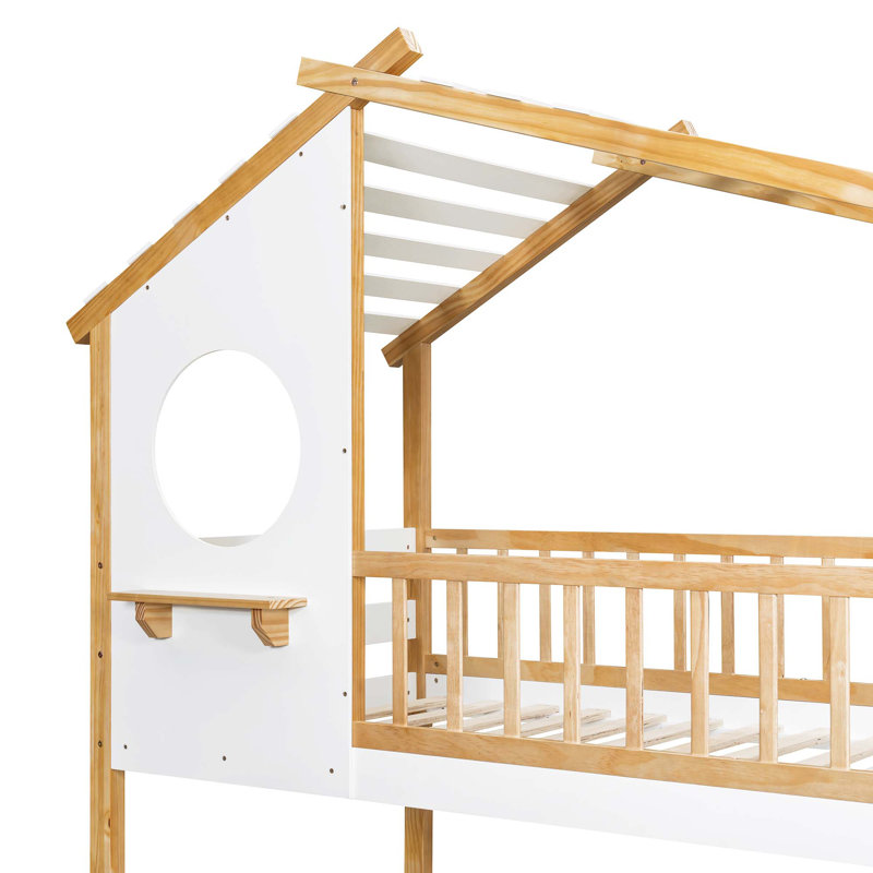 Lit superposé simple au-dessus d'un lit simple en bois avec toit, fenêtre et échelle