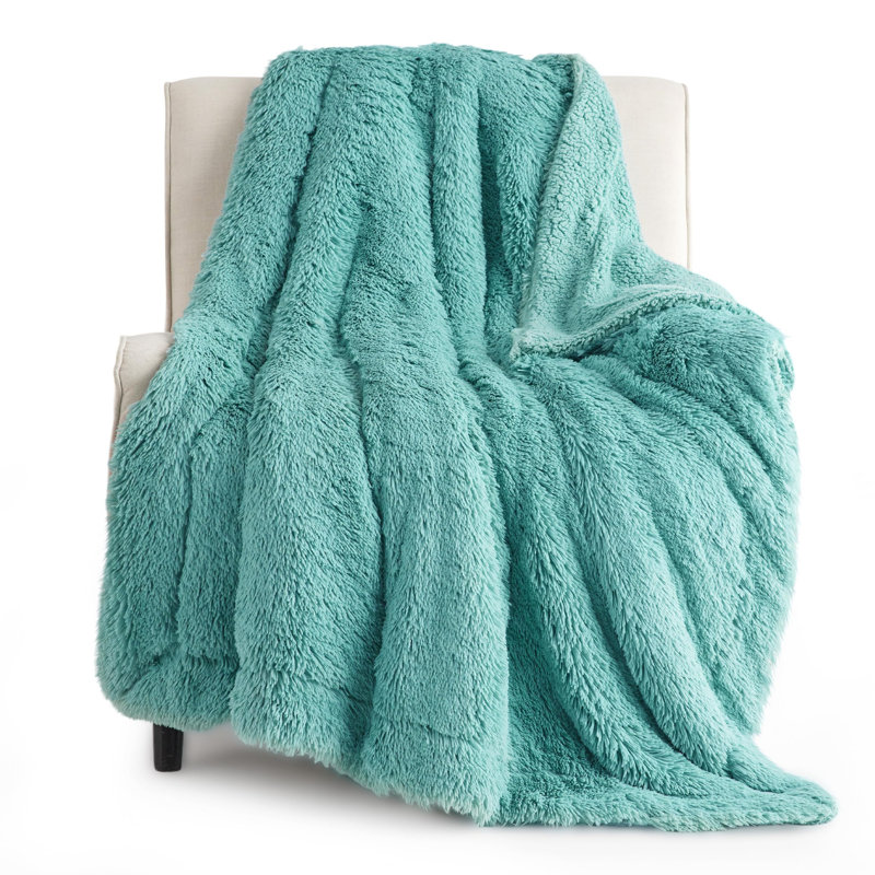 Couvertures en fausse fourrure Cozy Winter Collection, L 60 po x L 80 po, Vert sauge