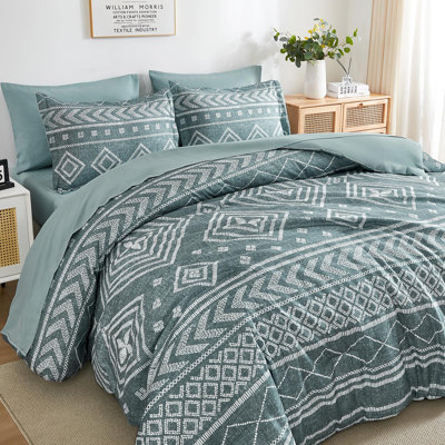 7-Piece Reversible Boho Aztec Bed in a Bag Lightweight Soft Comforter Set with Sheets Pillowcases & Shams