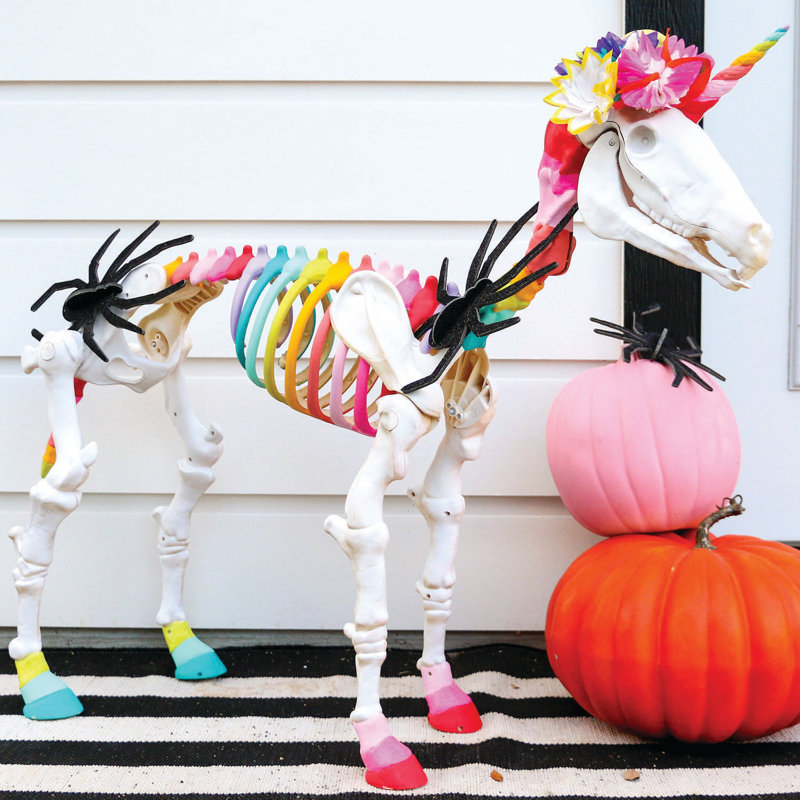 Figurine licorne squelette