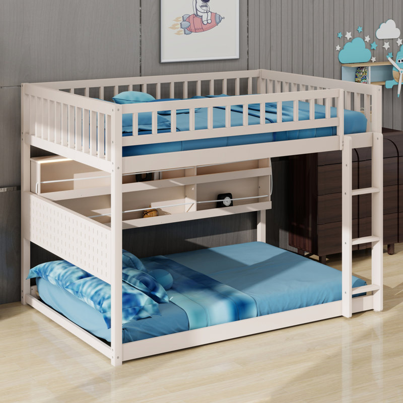 Lit superposé peu encombrant avec tablettes intégrées et panneau perforé, Beige, Lit superposé double sur double