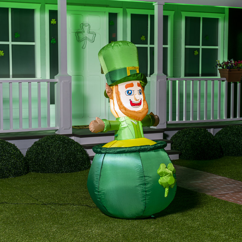 Leprechaun dans un chaudron gonflable