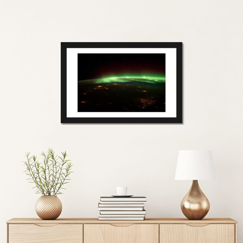 Astronomie et espace, Aurore boréale, impression sur toile, H 24 po x l 32 po x P 1 po, Papier d'art encadré noir, Blanc