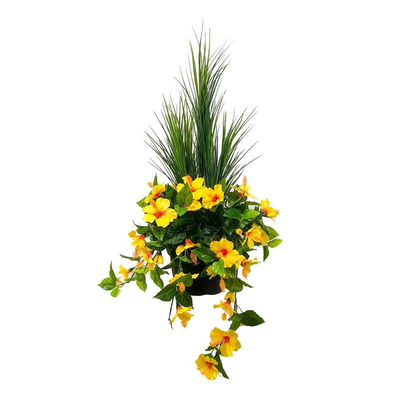 Arrangement floral d'hibiscus dans un panier, Jaune