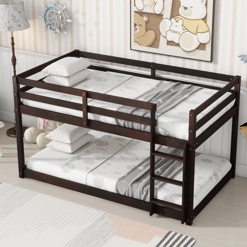Lit mezzanine simple au-dessus de simple en bois massif avec échelle et lattes renforcées, lit superposé à structure en bois d'hévéa pour enfants