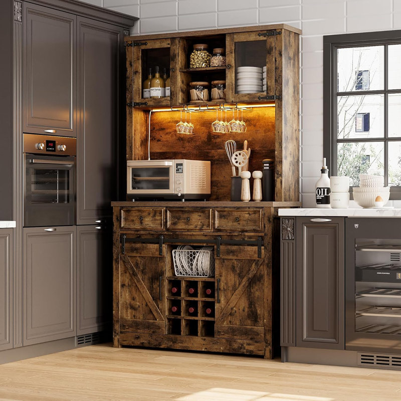 Armoire-bar 71 po avec prise de courant, éclairage à DEL, support à vin et tiroirs de rangement Farmhouse