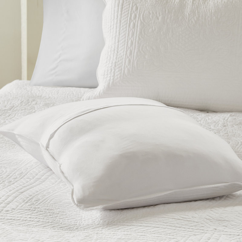 White Full Microfiber Reversible Scalloped Edge Quilt Set