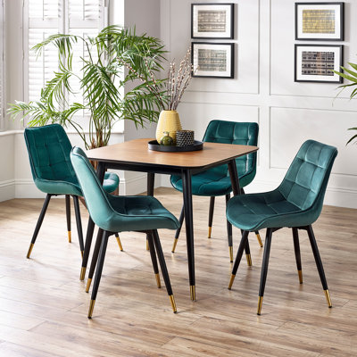 Aave 4 - Person Dining Set