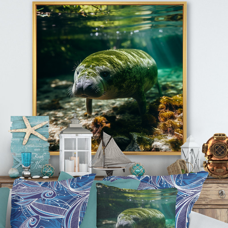 «Serene Sea Giant Portrait Of A Manatee» - Art mural lamantin, Cadre flottant doré, H 30 po x l 30 po x P 1,5 po