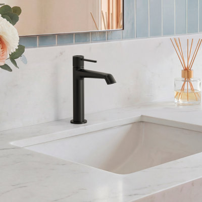 Single-Hole Single-Handle Bathroom Sink Faucet with Drain Assembly