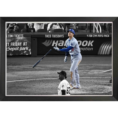 Shohei Ohtani Cadre toile encadré 50e Home Run - LA Dodgers 33 po x 23 po