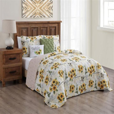 Yara Polyester Floral Quilt
