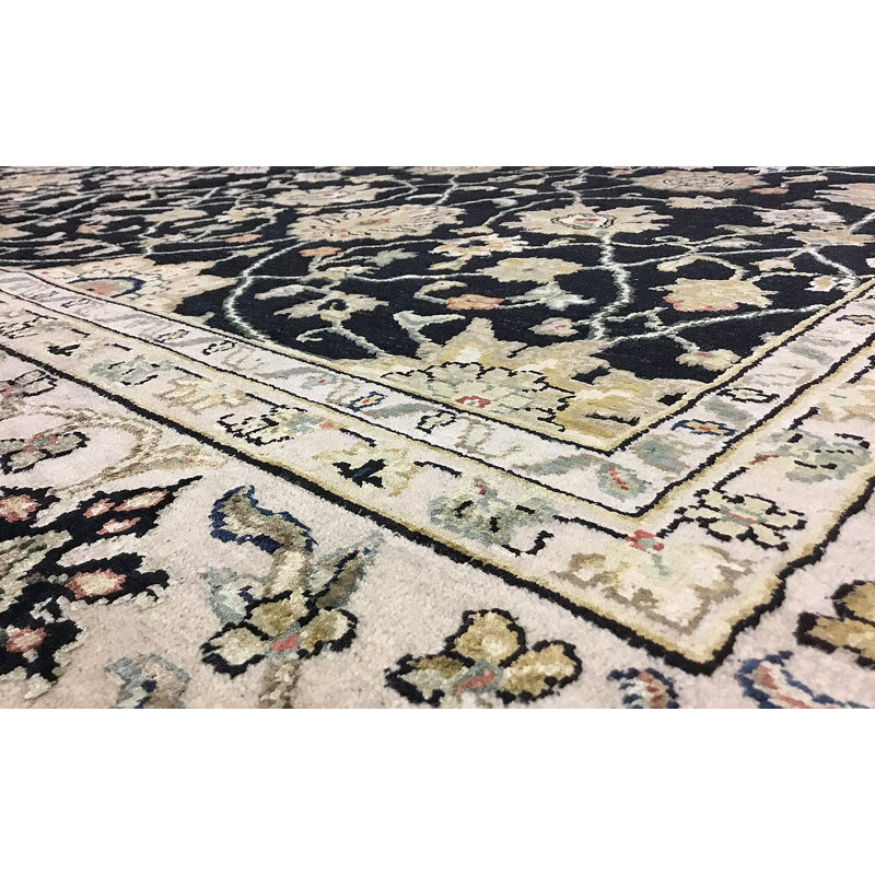 Tapis noir et ivoire de haute qualité noué à la main