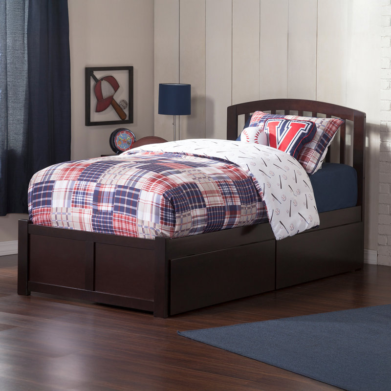 Lit plateforme avec rangement en bois massif et pied de lit Florio, Espresso, Simple