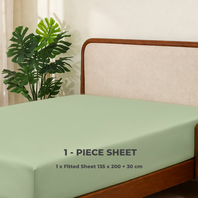 MHG Living Fitted Sheet Double Bed, 100% Cotton Sateen, 30cm Deep Pocket, 300TC, Fitted Sheet, Smooth & Breathable, Shrink Resistant, Secure Fit for Everyday Comfort (135x200x30cm) Green
