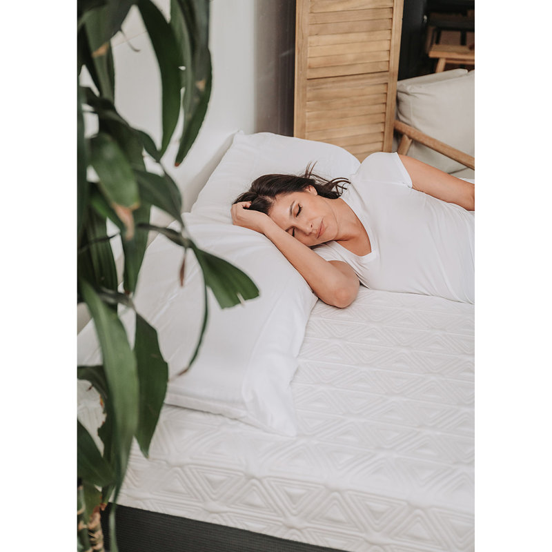 Matelas en mousse viscoélastique gélifiée de 12 pouces en blanc / gris foncé Omne Sleep, Lit double