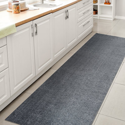 Twyla Classic Solid Low-Pile Machine-Washable Blue Rug