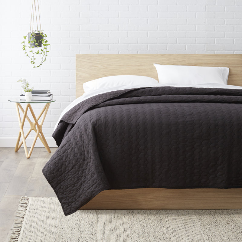 Urban Mesh Modern & Contemporary Cotton Quilt, Queen Quilt, Black