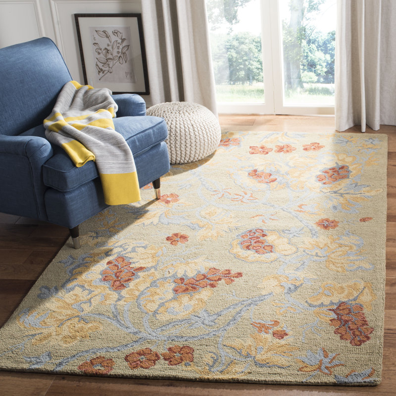 Emrick Hand Hooked Wool/Cotton/Latex Floral Rug in Beige, Rectangle 8' x 10'