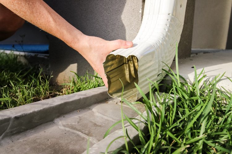 gutter clean maintenance details