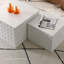 Canapé Mid-Century moderne à 5 places avec dossier incurvé et structure en bois robuste, parfait pour le confort du salon