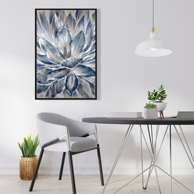 Fleur bleue et grise - art floral contemporain sur toile pour la maison