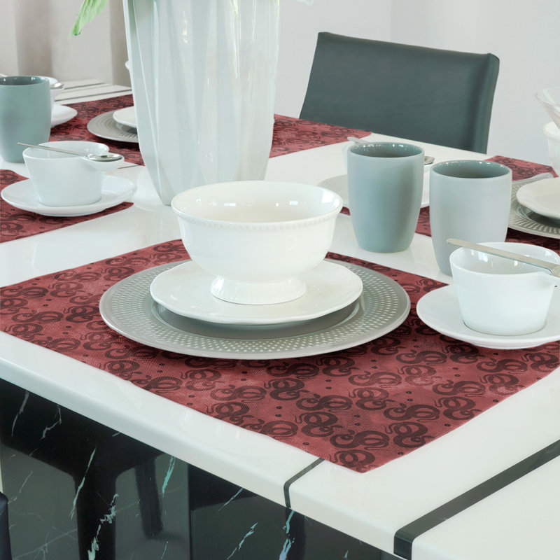 Napperon en coton 18 po serpents, Rouge