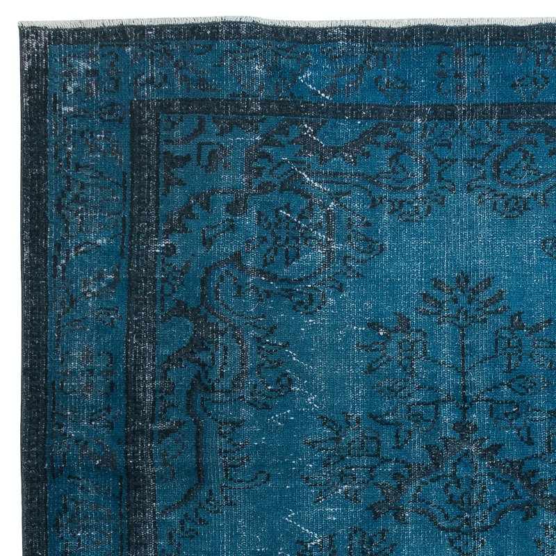 Tapis turc contemporain fait à la main 5,8 x 9,5 pi en bleu. Revêtement de sol en laine