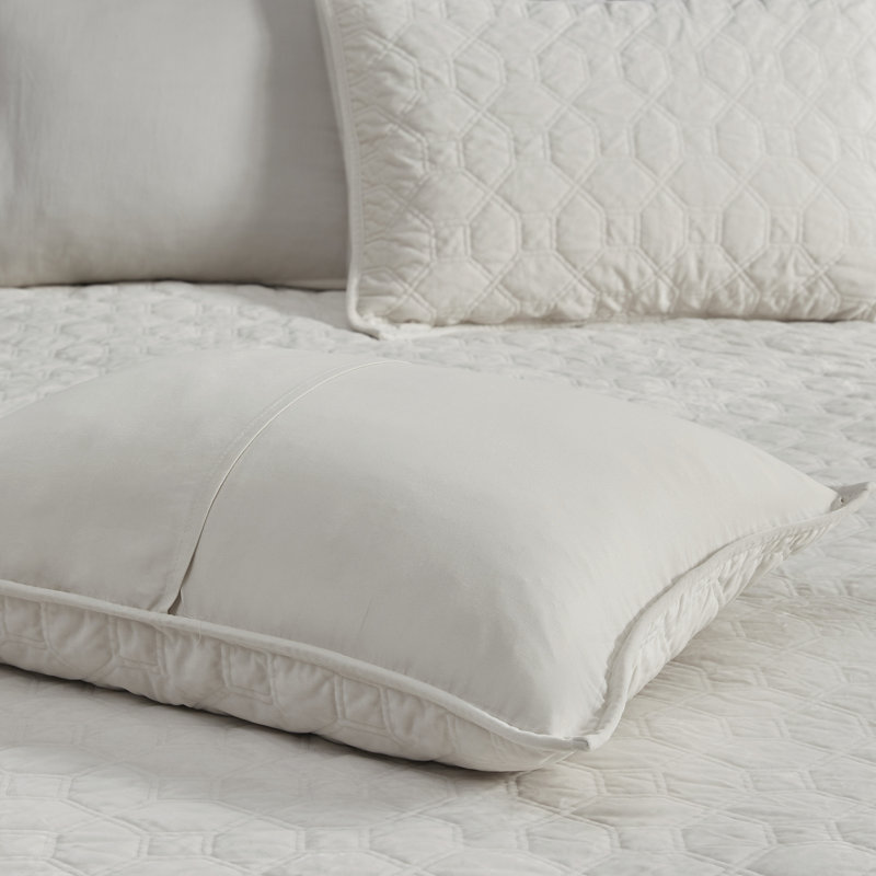 Ivory King Velvet Reversible Quilt Set