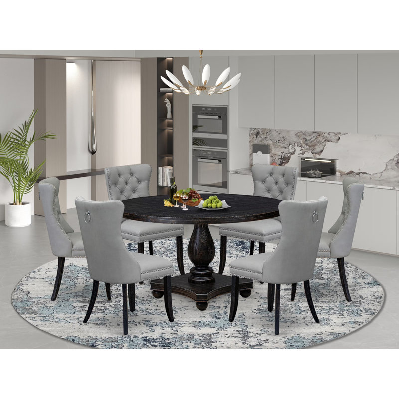 L'ensemble de table de salle à manger 7 pièces comprend une table ronde de 54 po avec piédestal et 6 chaises rembourrées en tissu de polyester gris clair, noir sablé